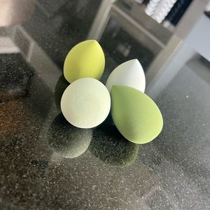 Makeup sponge ( green)